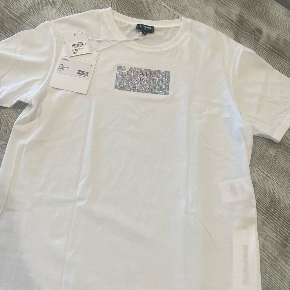 CHANEL WHITE T SHIRT WITH CRYSTAL LOGO
